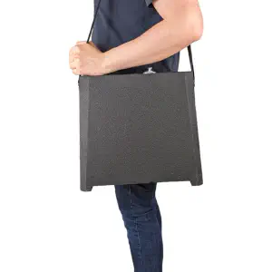 Demonstration wie der Folienbeutelvorwärmer mit Tragegurt getragen werden kann